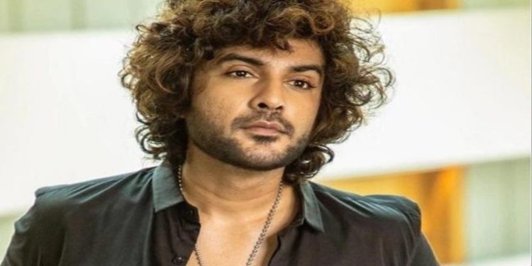 Siddhu Jonnalagadda: సినిమానేమో అట్టర్ ఫ్లాప్.. అప్పు చేసి మరీ రెమ్యునరేషన్ వెనక్కిచ్చిన సిద్దు జొన్నలగడ్డ..