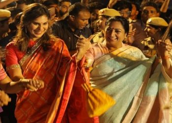 Upasana Bathukamma: ఢిల్లీ సీఎంతో కలిసి బతుకమ్మ ఆడిన ఉపాసన.. ఫోటోలో, వీడియోలు వైరల్
