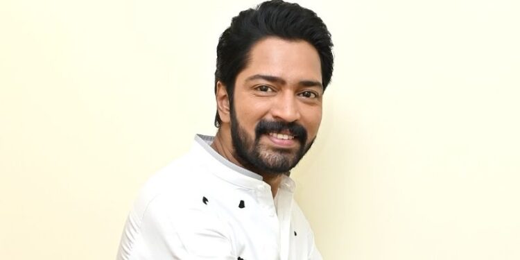 Allari Naresh: పాములకు భయపడి సూపర్ హిట్ చిత్రాన్ని వదులుకున్న నరేశ్.. అది ఏ మూవీ అంటే?