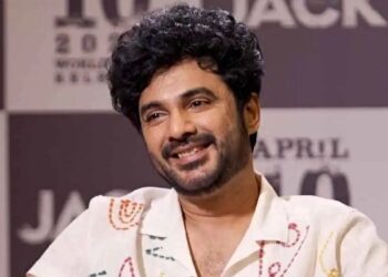 Siddhu Jonnalagadda: ప్రభాస్ నటనపై అర్షద్ వర్షి వివాదాస్పద వ్యాఖ్యలు.. బాలీవుడ్ నటుడికి టాలీవుడ్ హీరో సిద్దు జొన్నలగడ్డ స్ట్రాంగ్ కౌంటర్