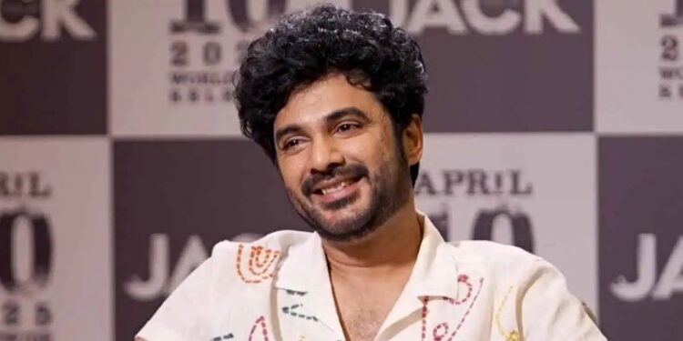 Siddhu Jonnalagadda: ప్రభాస్ నటనపై అర్షద్ వర్షి వివాదాస్పద వ్యాఖ్యలు.. బాలీవుడ్ నటుడికి టాలీవుడ్ హీరో సిద్దు జొన్నలగడ్డ స్ట్రాంగ్ కౌంటర్