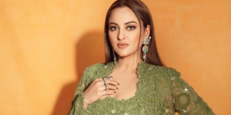 Jatadhara: సౌత్ ఇండస్ట్రీని చూసి బాలీవుడ్‌ నేర్చుకోవాలి.. సోనాక్షి సిన్హా షాకింగ్ కామెంట్స్