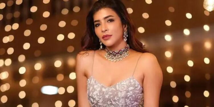 Manchu Lakshmi: “మా కుటుంబం మళ్లీ కలిసిపోవాలని దేవుడిని కోరుకుంటా”.. మంచు లక్ష్మీ ఎమోషనల్ కామెంట్స్